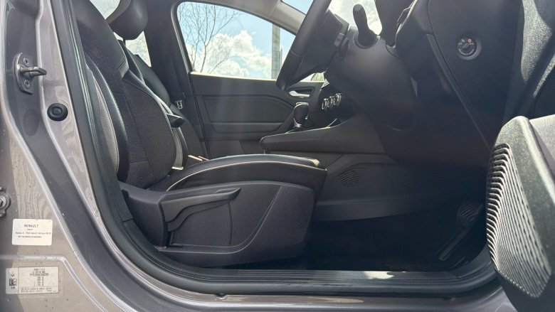 Renault Captur 1.6 E-Tech full hybrid 145 Techno 5dr Auto Hybrid Hatchback